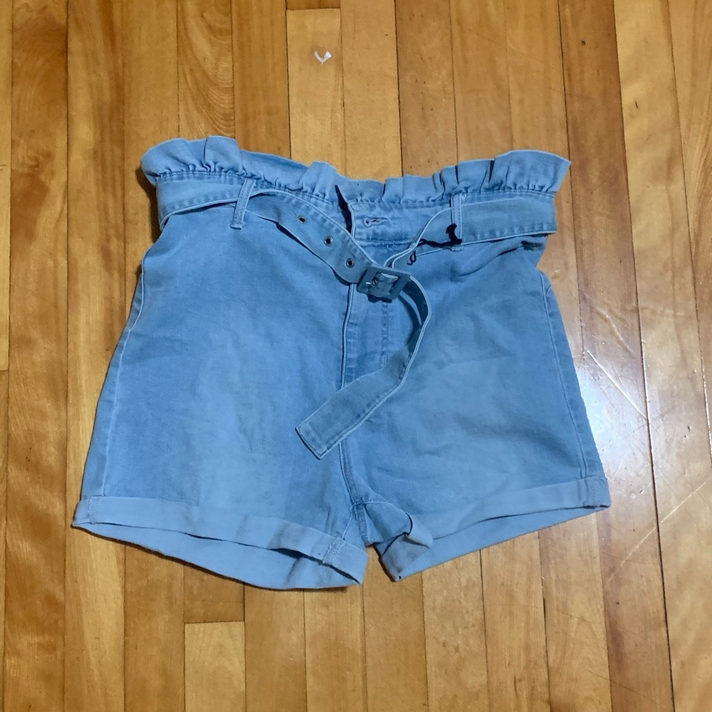 Belted jean shorts